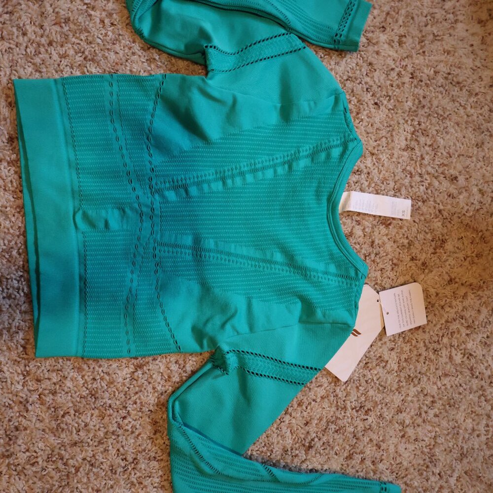 Fabletics Teal Long Sleeve Crop Top - Picture 3 of 3